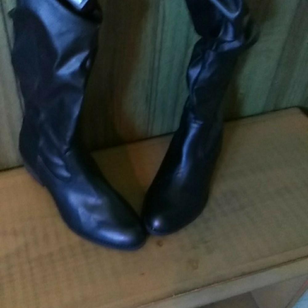 Women's black boots